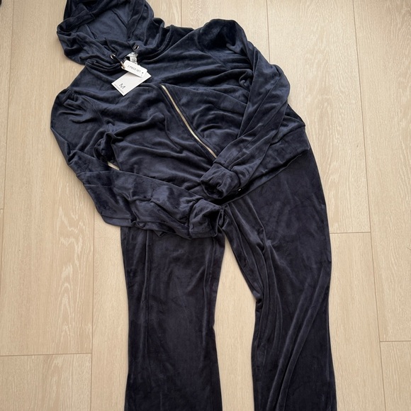 Magaschoni Dark Blue Velour Jogger Tracksuit Set - Picture 3 of 10